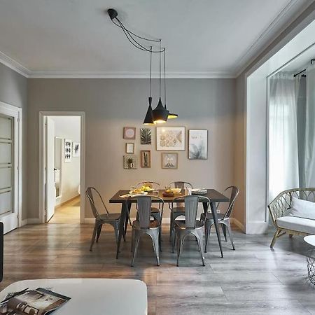Magnificent 4 Bedroom Apartment In Eixample Barcelona Eksteriør bilde