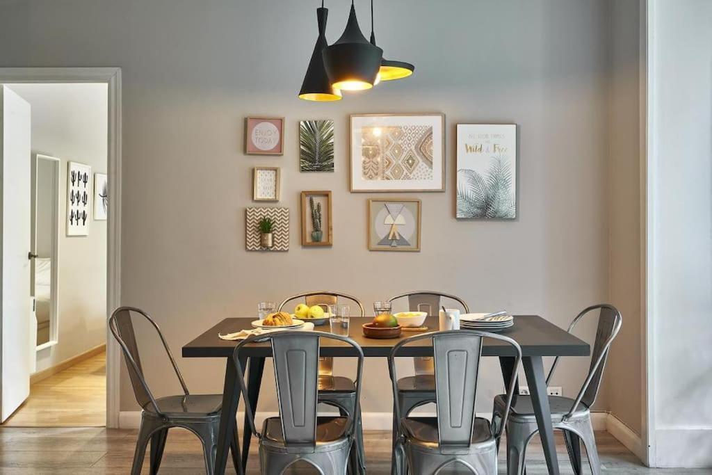 Magnificent 4 Bedroom Apartment In Eixample Barcelona Eksteriør bilde