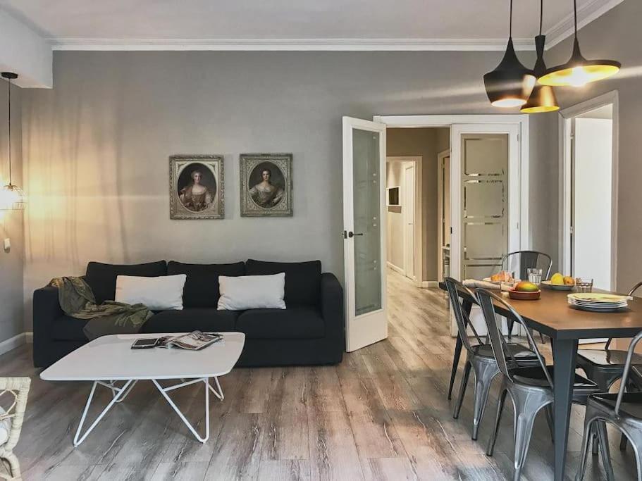 Magnificent 4 Bedroom Apartment In Eixample Barcelona Eksteriør bilde