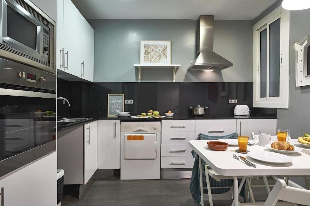 Magnificent 4 Bedroom Apartment In Eixample Barcelona Eksteriør bilde